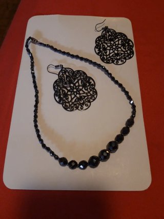 Conjunto De Collar Y Pendientes Negros
