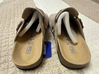 Zuecos Birkenstock Beige Talla 42