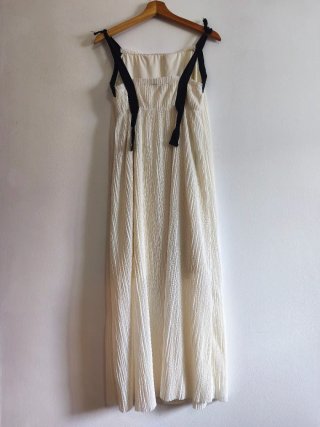 Zara Vestido Plisado Crema