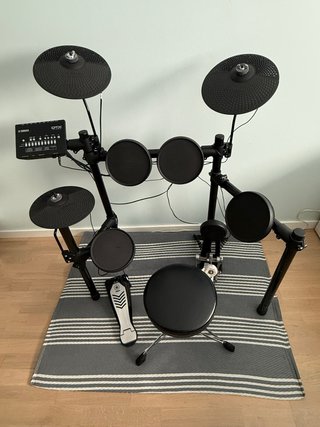 Batería Electrónica Yamaha DTX con módulo de bombo