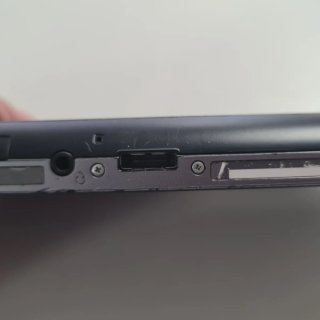 PS Vita 1004+Cargador+Tarjeta 4Gb