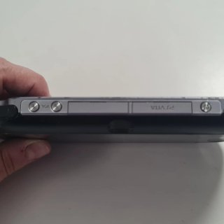 PS Vita 1004+Cargador+Tarjeta 4Gb