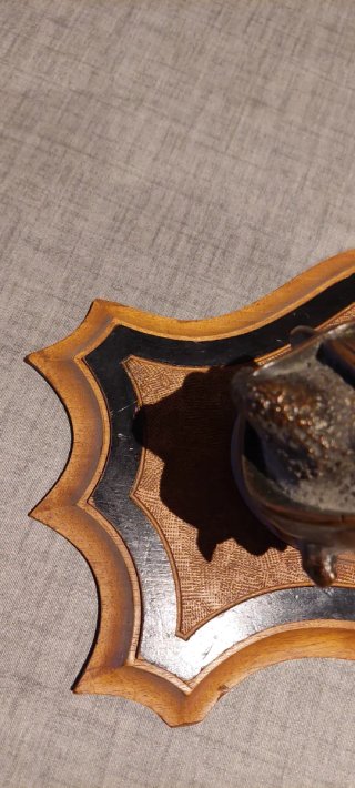 Figura Perro de bronce con gorro para colgar