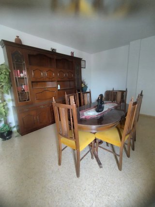 Mueble comedor, mesa y sillas