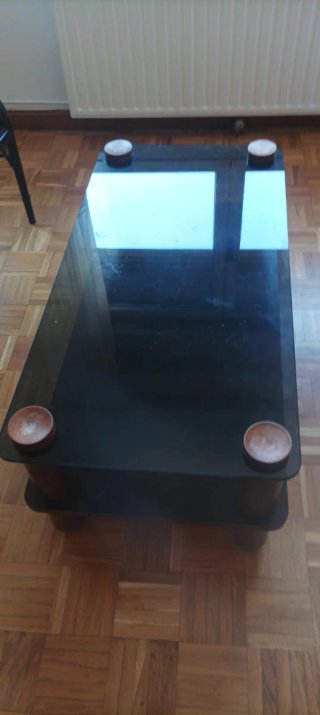 2 aparadores antiguos, 4 sillas a juego y mesa y m