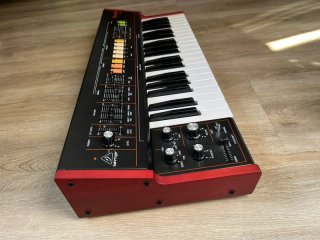 Behringer VC-340 Vocoder Sintetizador