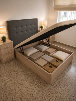 Armarios de madera y canapés