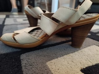 Sandalias tacón Wonder beige,hechas en España,piel