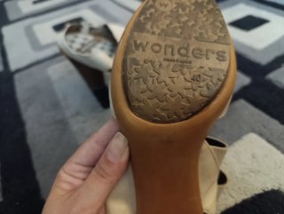 Sandalias tacón Wonder beige,hechas en España,piel