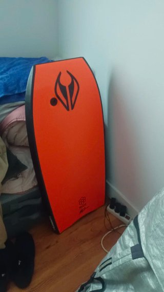 Bodyboard NMD Element negra y naranja con Leash