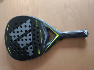 Pala Adidas Arrow Hit Carbon nueva a estrenar