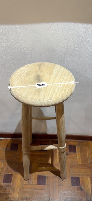 Banco alto de madera