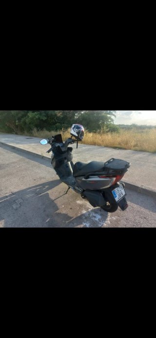Kymco Agility 300i Maxi Scooter Gris