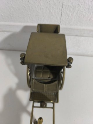 Figura decorativa de metal: Carruaje y caballo