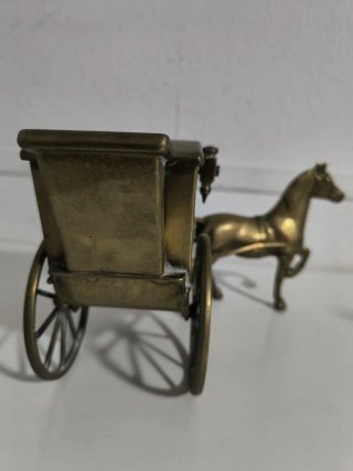 Figura decorativa de metal: Carruaje y caballo