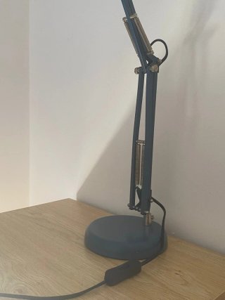 Lámpara de escritorio azul metálica