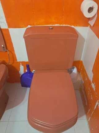 Mueble de baño con lavabo y armario