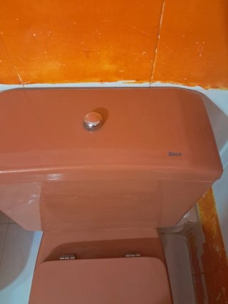 Mueble de baño con lavabo y armario