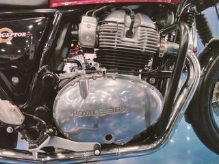 Royal Enfield 650 Interceptor Roja