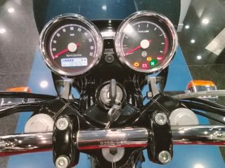 Royal Enfield 650 Interceptor Roja