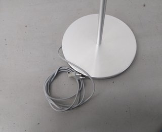 LAMPADA DA TERRA PER SOGGIORNO CON BASE E LUCE APPLICATA
