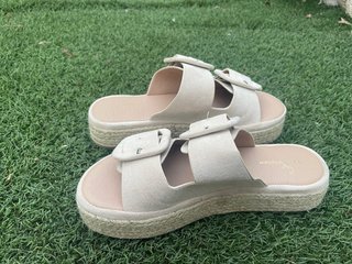 Sandalias Chic Vision Beige Mujer