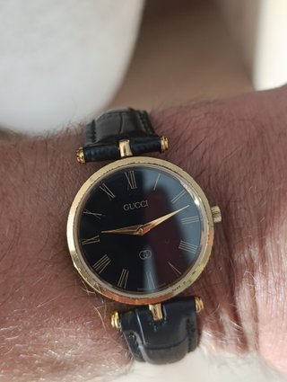 Reloj Gucci Negro y Dorado
