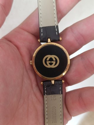 Reloj Gucci Negro y Dorado