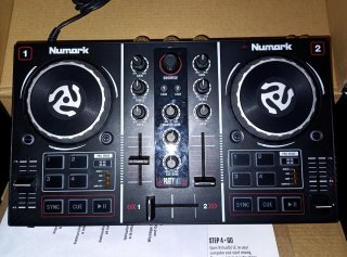 Mesa DJ Numark Party Mix