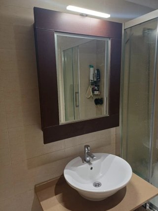Mueble de baño y espejo madera con almacenaje