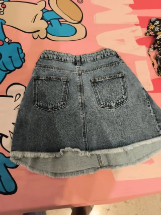 Falda vaquera desgastada