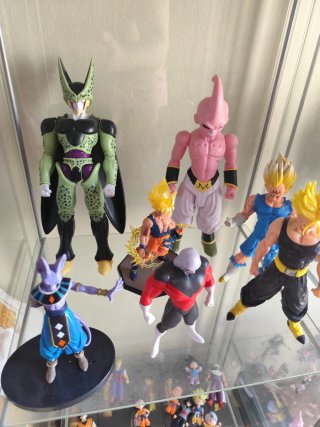 Vitrina con figuras Dragon Ball