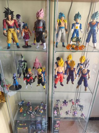 Vitrina con figuras Dragon Ball
