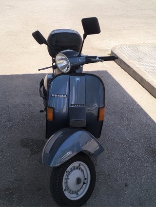 Vespa Scooter Negra y Gris Xp 200 Piaggio 200cc