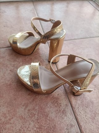 Sandalias doradas tacón T36