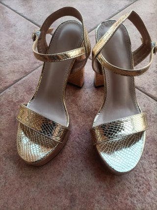 Sandalias doradas tacón T36