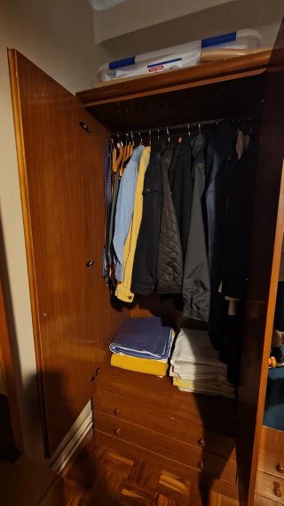 Armario con puertas de espejo