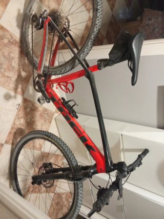 Bicicleta Trek Roja y Negra