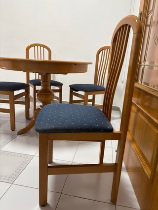 Mesa redonda madera con 4 sillas