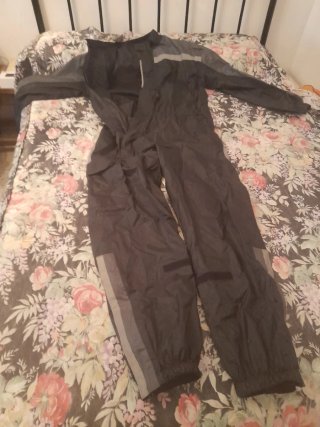 Mono impermeable moto negro/gris
