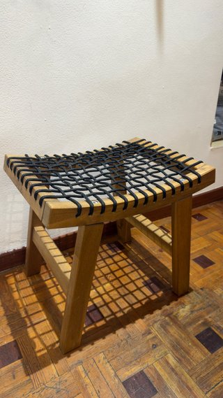 Banco moderno madera y tejido