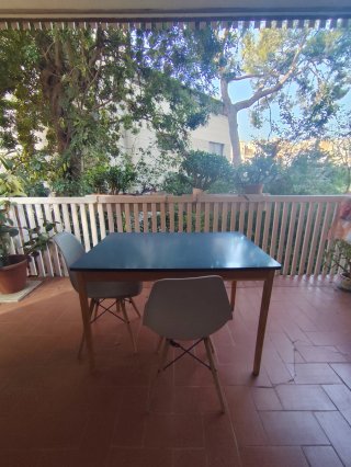 Mesa de salón con 3 sillas