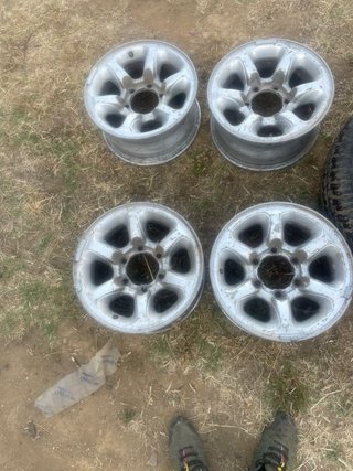 Llantas Mitsubishi Montero (5 unidades)