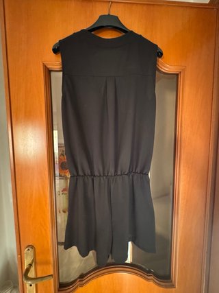 Tuta corta nera con zip