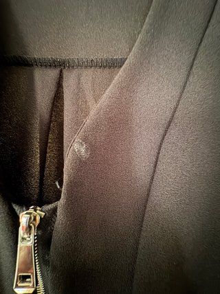 Tuta corta nera con zip