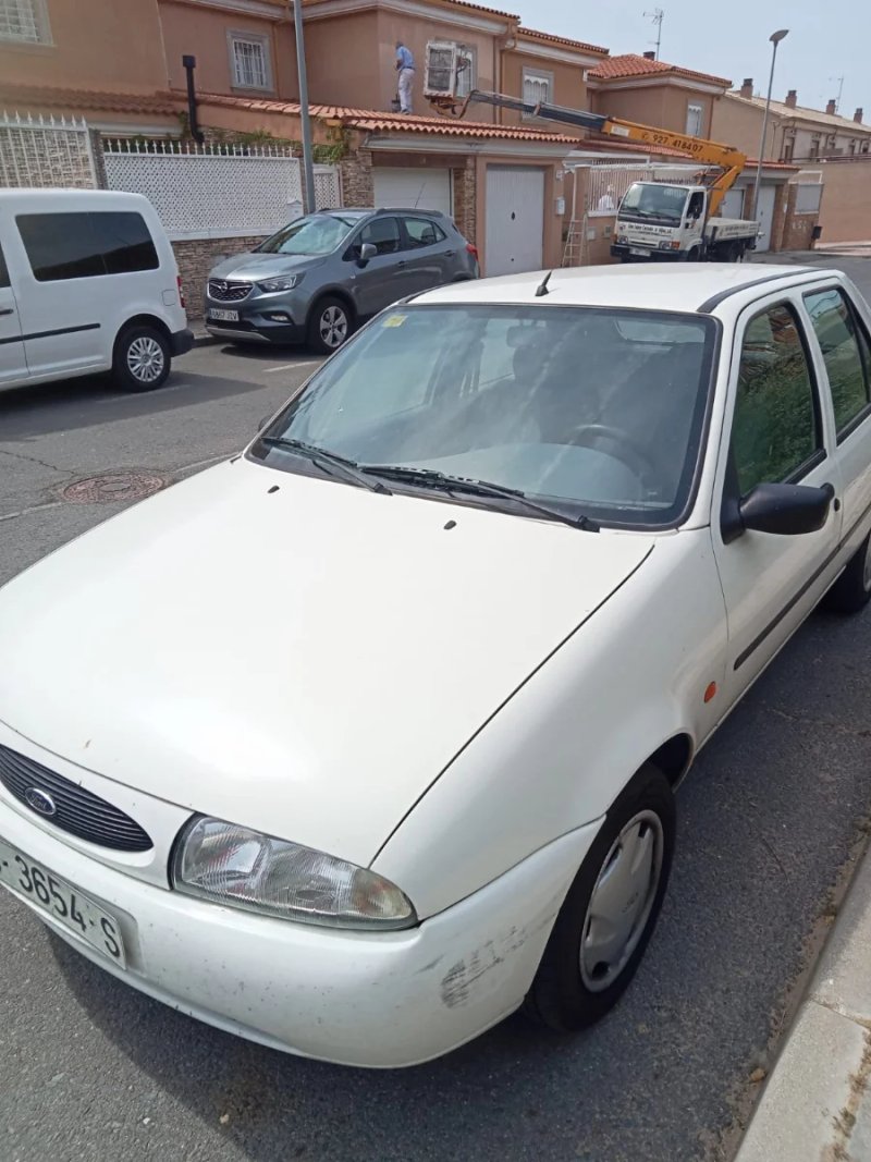 Ford Fiesta 2000 - foto 1