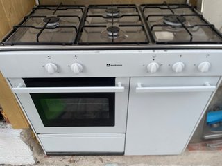 Cocina de gas 4 fuegos + horno