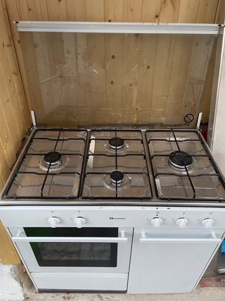 Cocina de gas 4 fuegos + horno