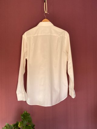 Camisa blanca hombre con detalles