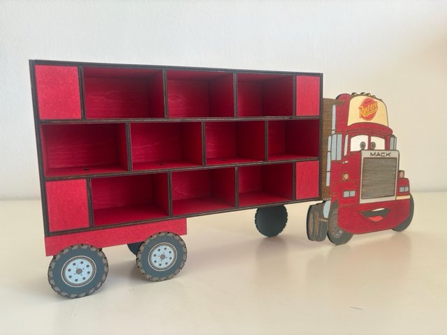 Expositor Mack para los coches de Rayo McQueen